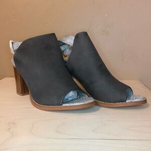 NEW MUK LUKS Womens Gray Brown Slingback Heels Sandals Shoes Size 9 (239)